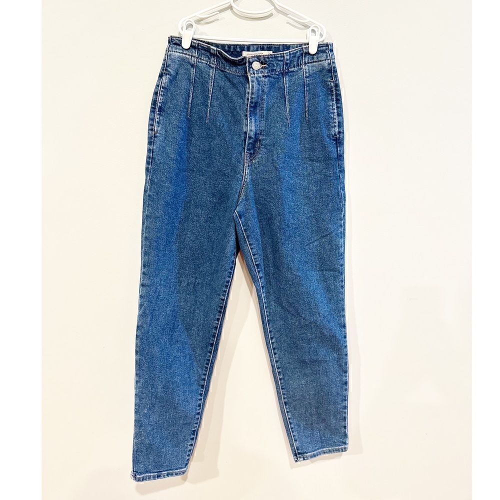 Levi’s high waisted taper jeans medium wash